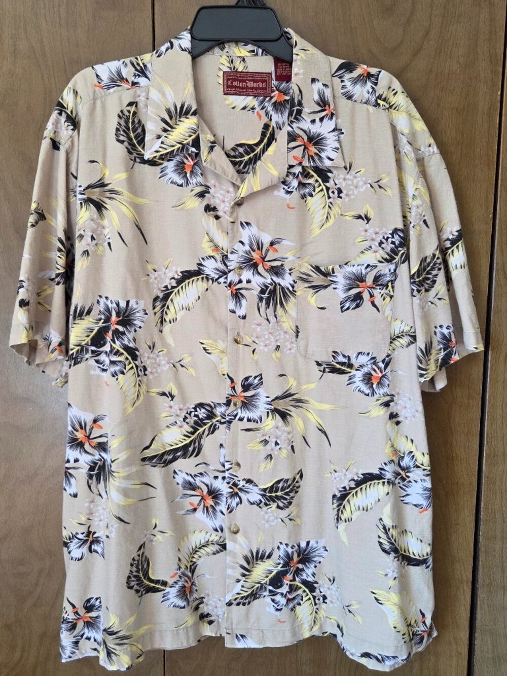 Tan Tropical Print Men's XL button-up Shirt, Single Left Front pocket